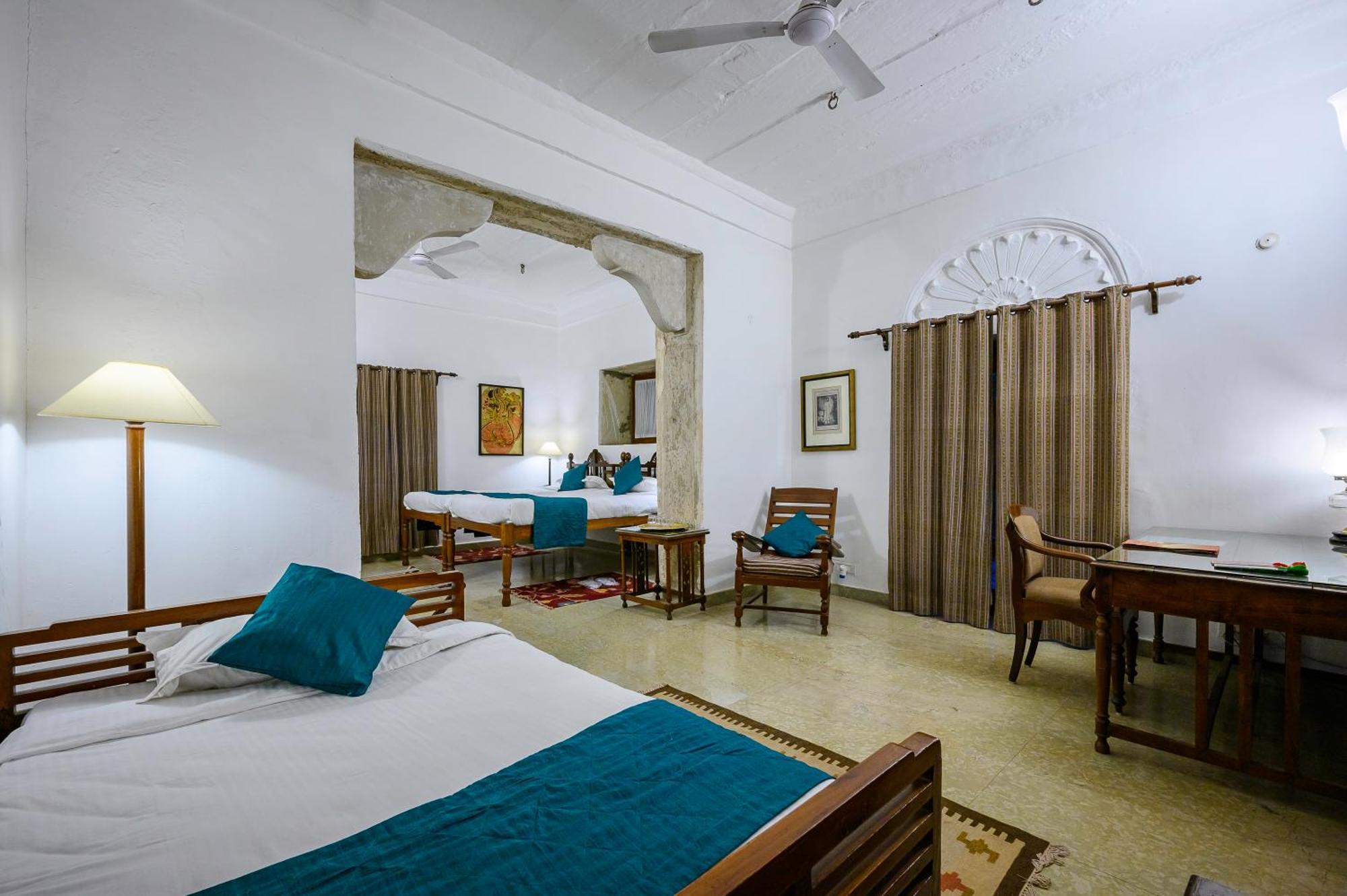 Hotel Neemrana'S - Deo Bagh Gwalior Exterior foto